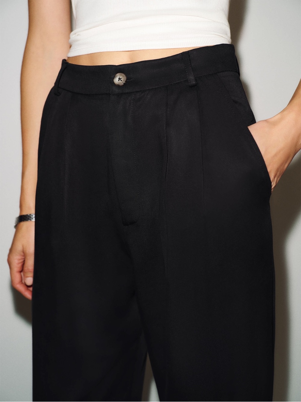Reformation Mason Pants - Black - size 2 - Picture 3 of 5